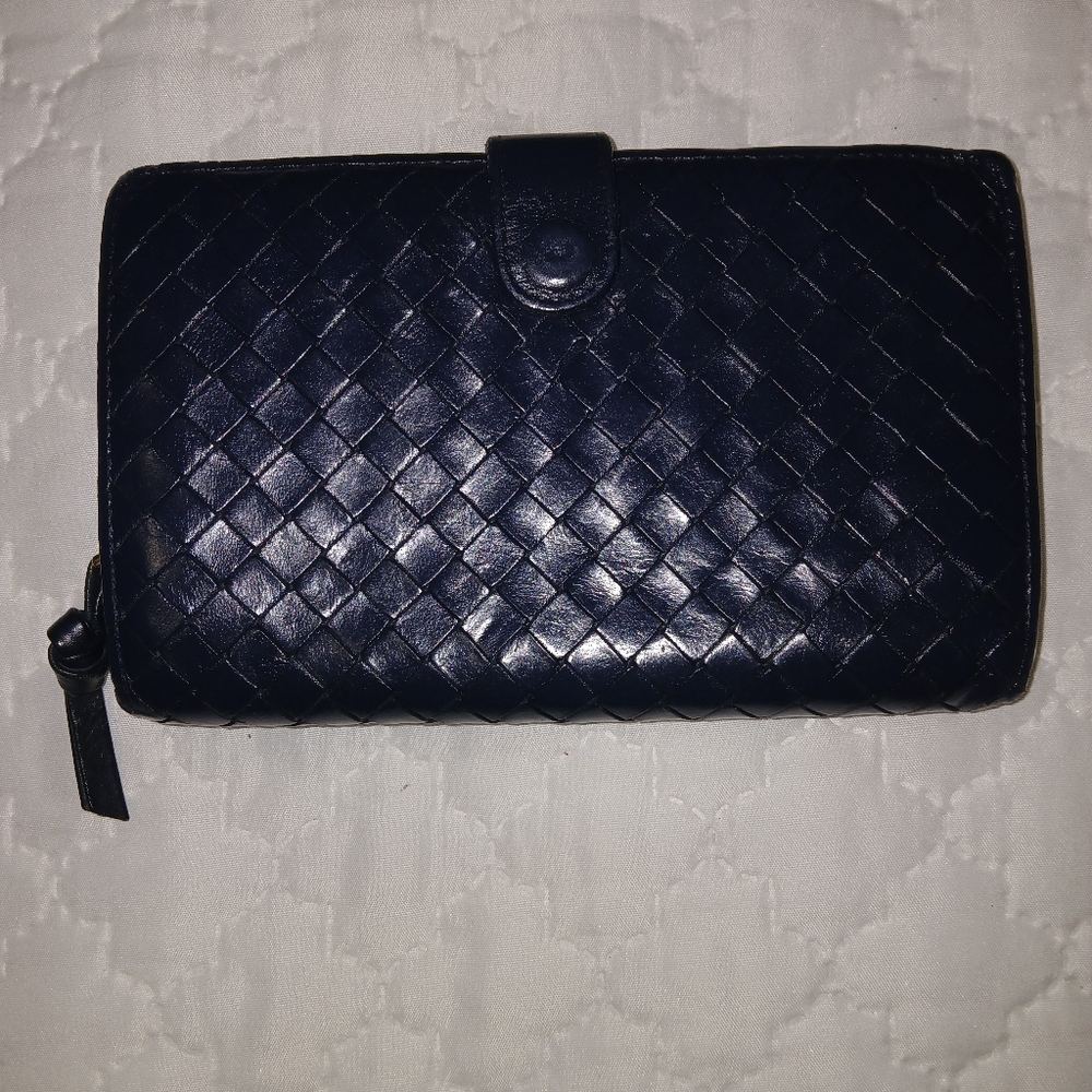Beautiful Blue Leather Bottega Veneta Wallet w/lots Of Space!!
